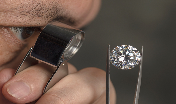 How to Inspect a Diamond With a Loupe ?